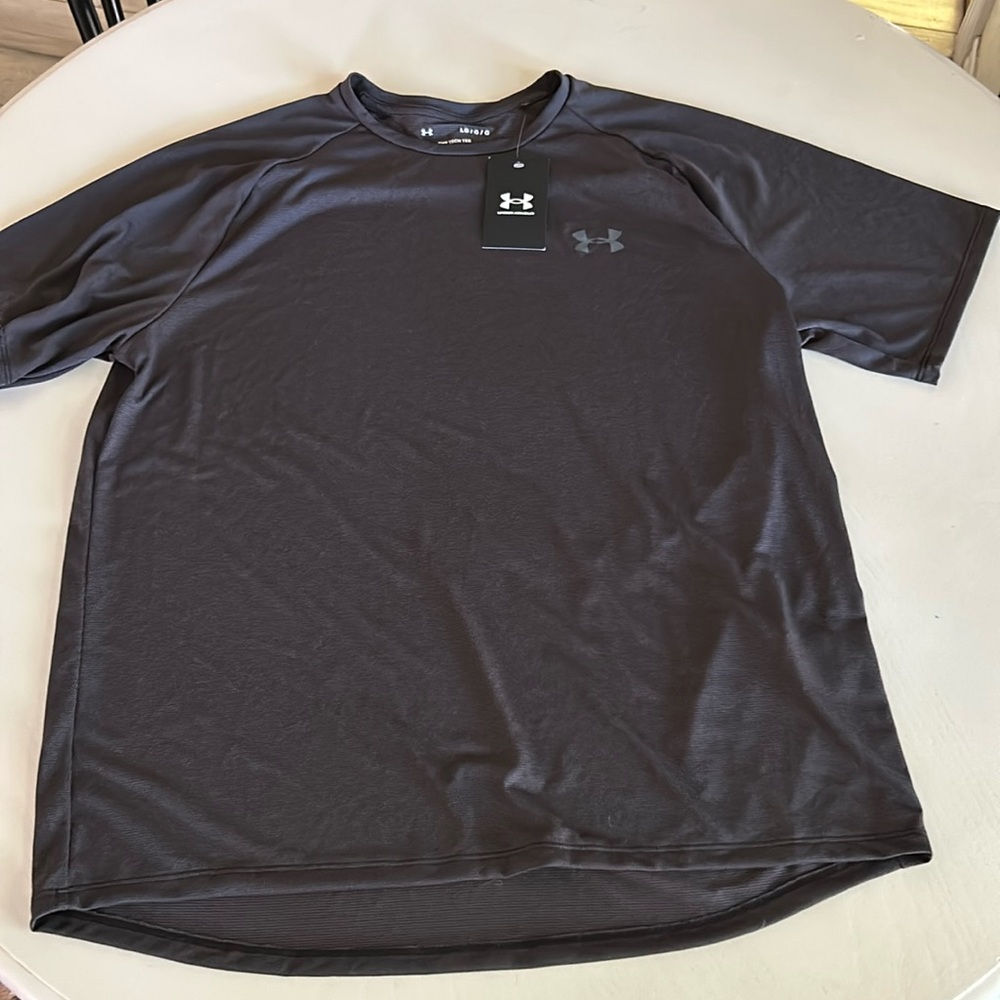 NWT men’s Under Armour workout shirt size L